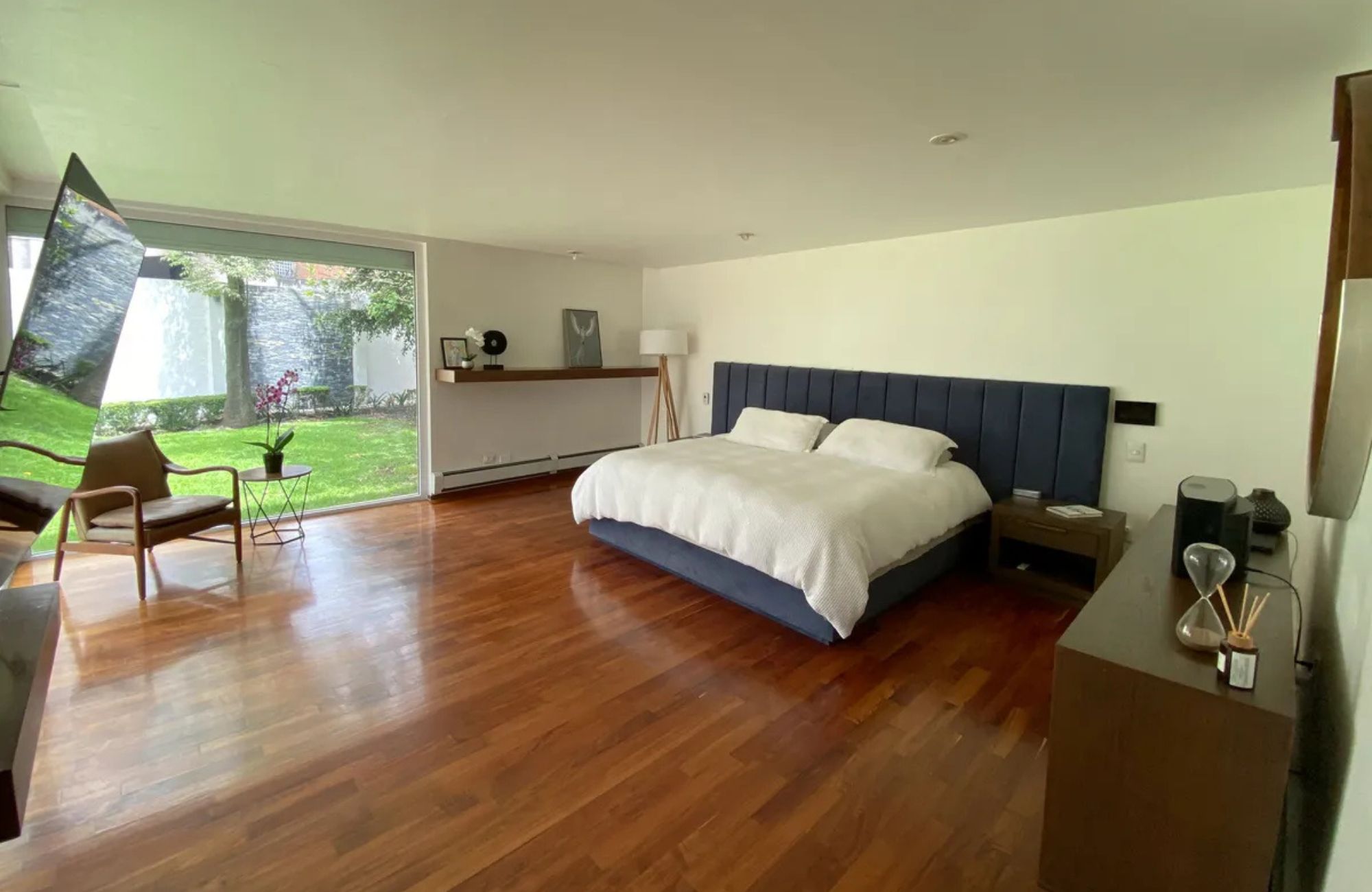 Casa amplia con espectacular jard&iacute;n en venta, Bosques de las Lomas, CDMX