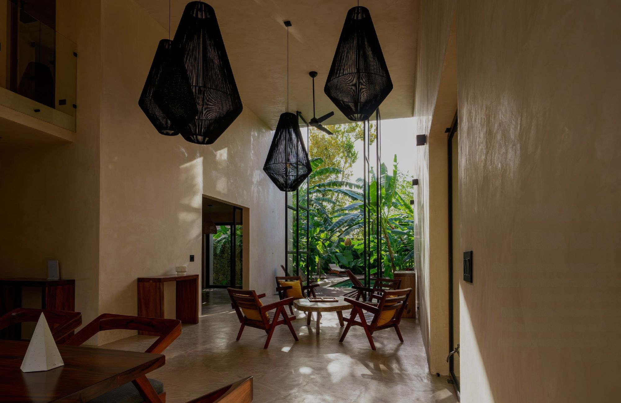 Single-story residence near the ocean, 4 bedrooms, deep pool, 750 m&sup2; lot, for sale
