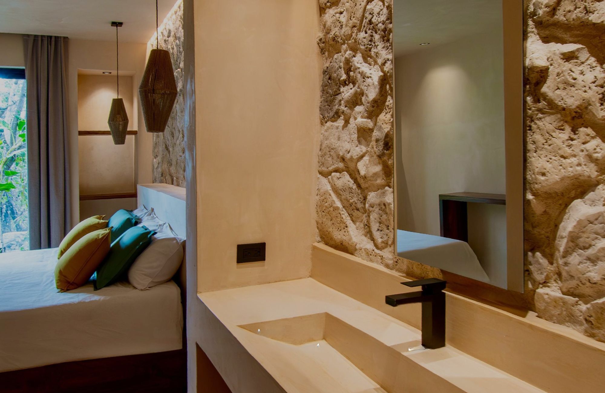 Single-story residence near the ocean, 4 bedrooms, deep pool, 750 m&sup2; lot, for sale