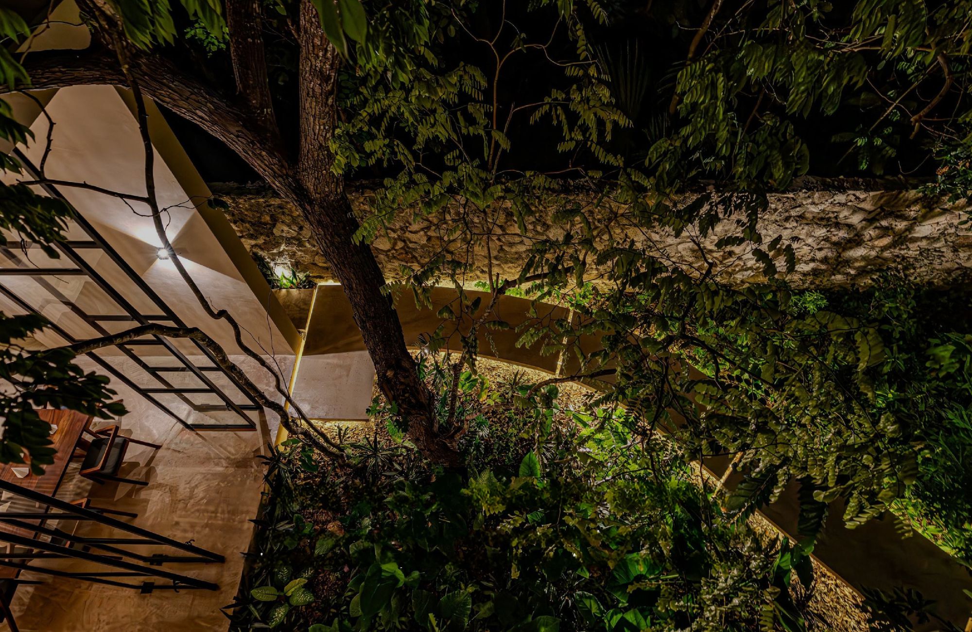 Single-story residence near the ocean, 4 bedrooms, deep pool, 750 m&sup2; lot, for sale
