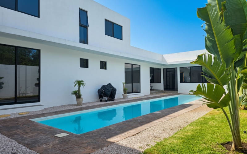 Furnished house in private community with clubhouse, La Rejoyada