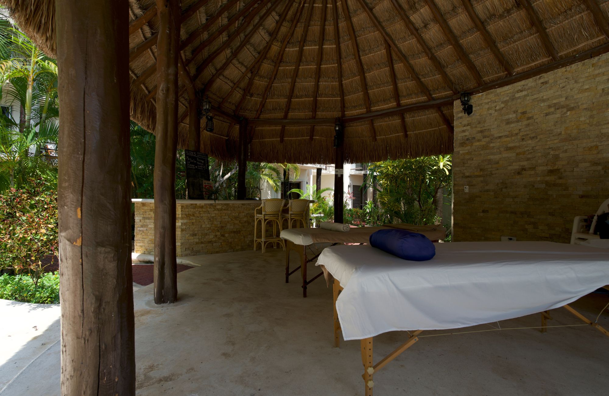 Furnished penthouse in Mexican Caribbean style steps from the beach, for sale