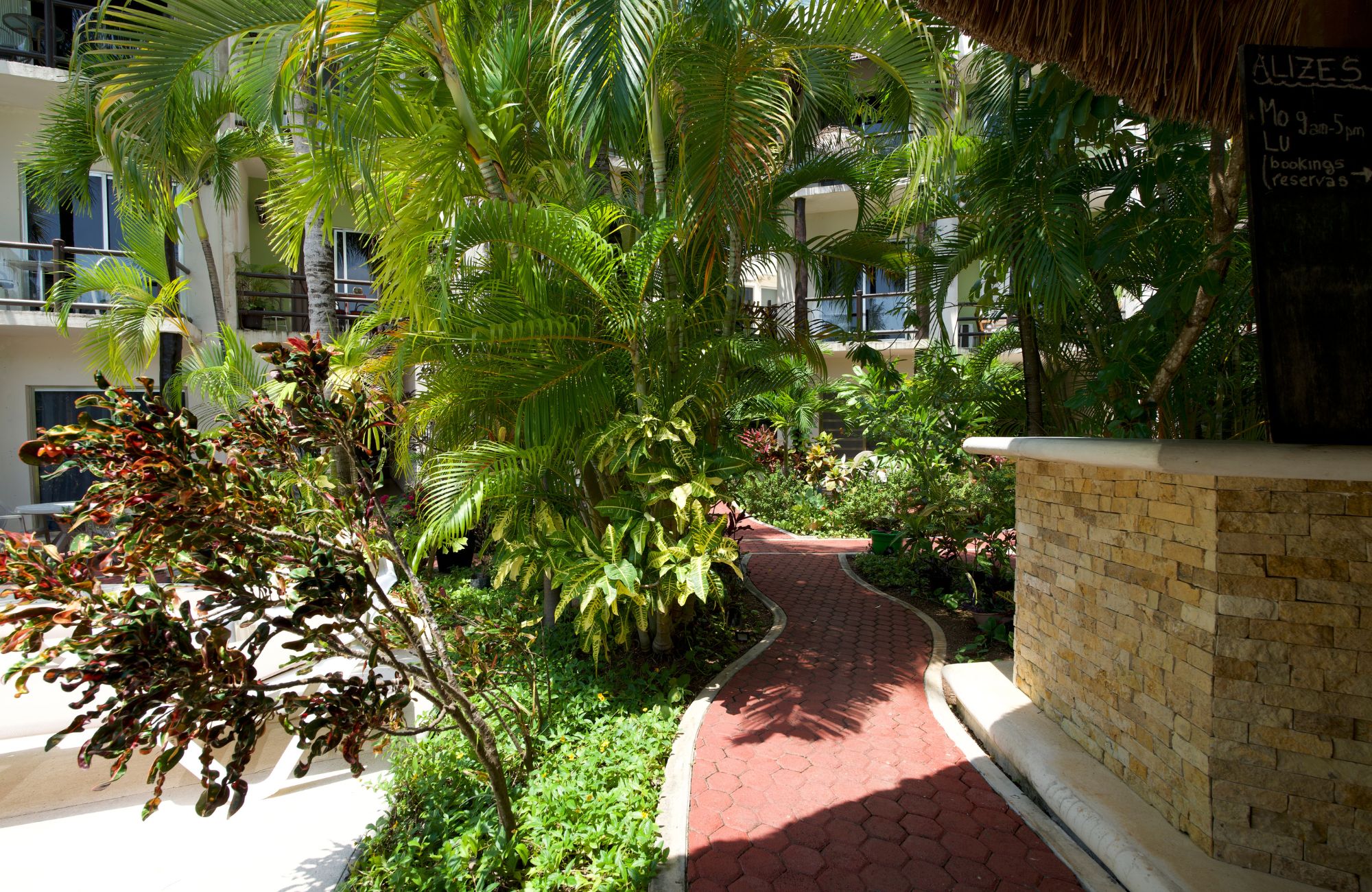 Furnished penthouse in Mexican Caribbean style steps from the beach, for sale
