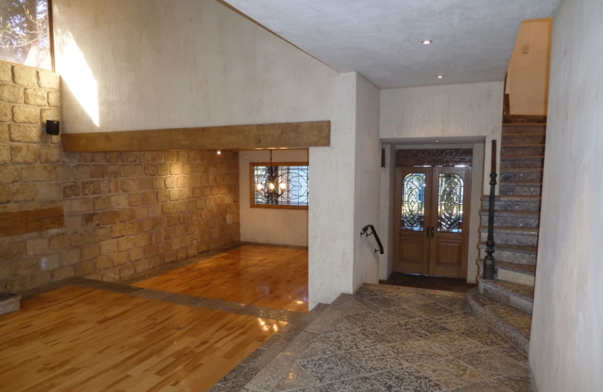 Residence with garden, jacuzzi, playground, library, utility room, parking for 5 cars, in Bosques de las Lomas for sale