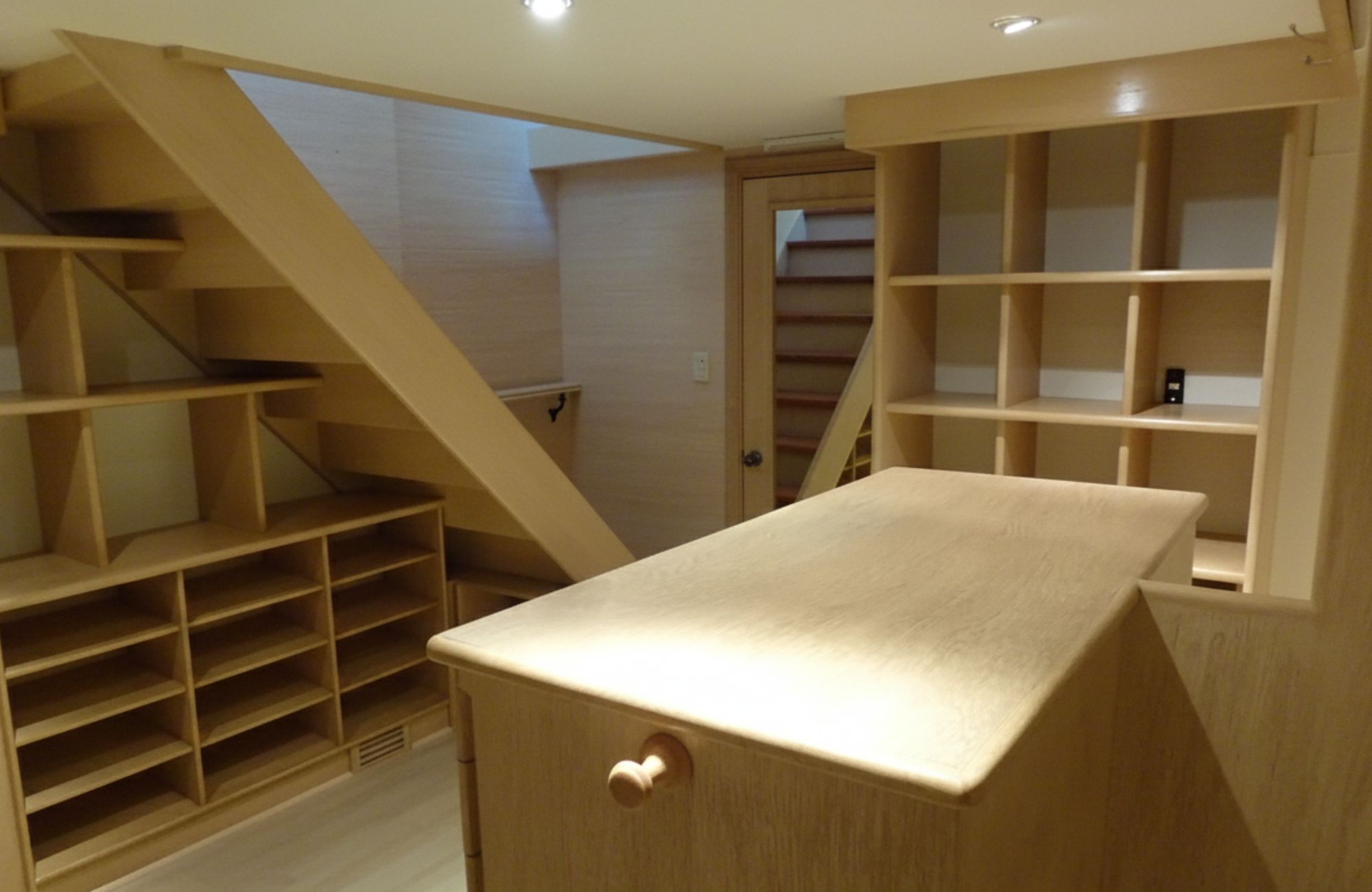 Residence with garden, jacuzzi, playground, library, utility room, parking for 5 cars, in Bosques de las Lomas for sale