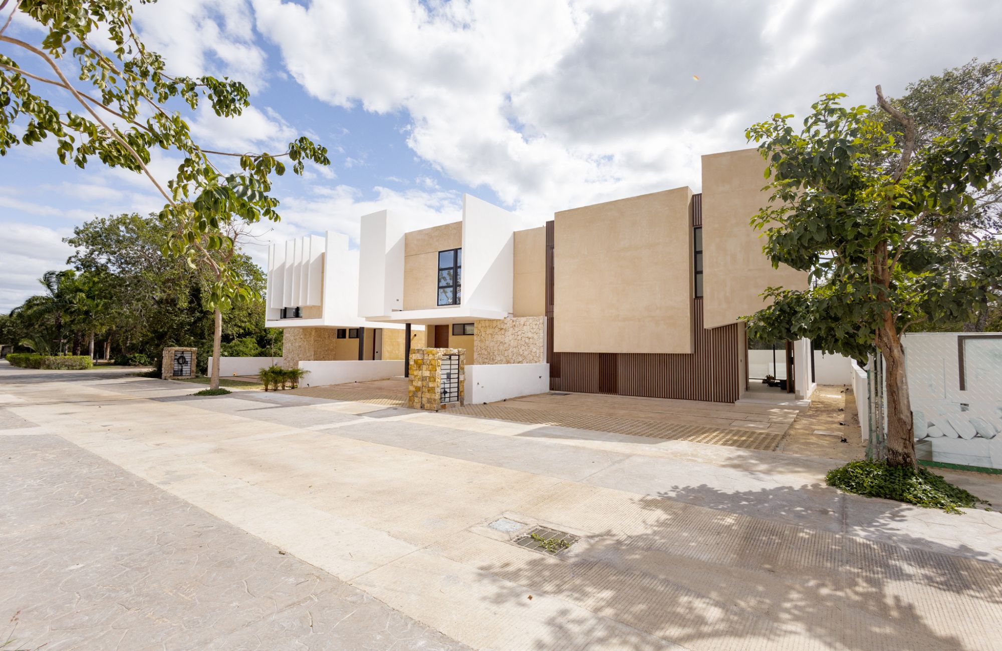 House with Covered Terrace and Private Pool for Sale in Temoz&oacute;n Norte, M&eacute;rida