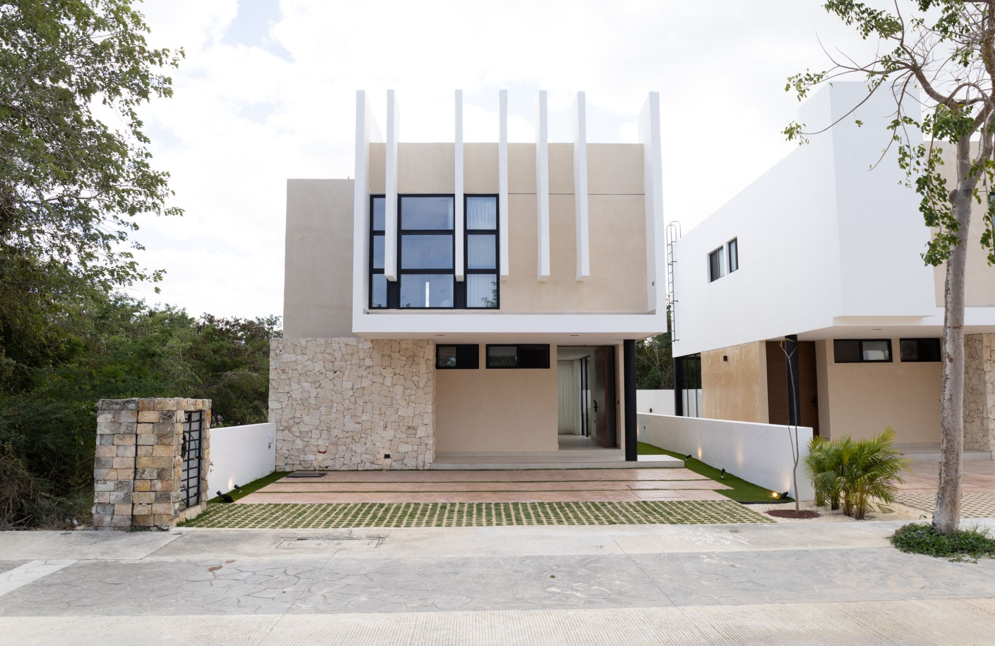 House with Covered Terrace and Private Pool for Sale in Temoz&oacute;n Norte, M&eacute;rida