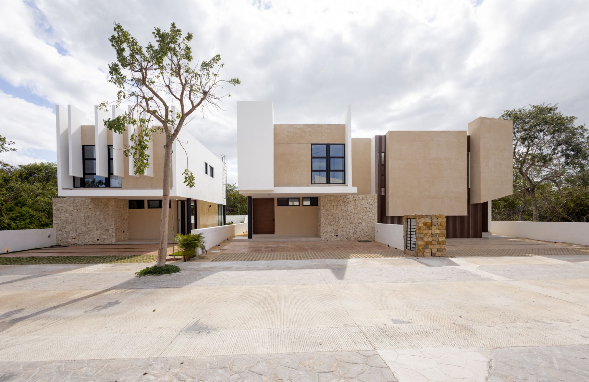 House with Covered Terrace and Private Pool for Sale in Temoz&oacute;n Norte, M&eacute;rida