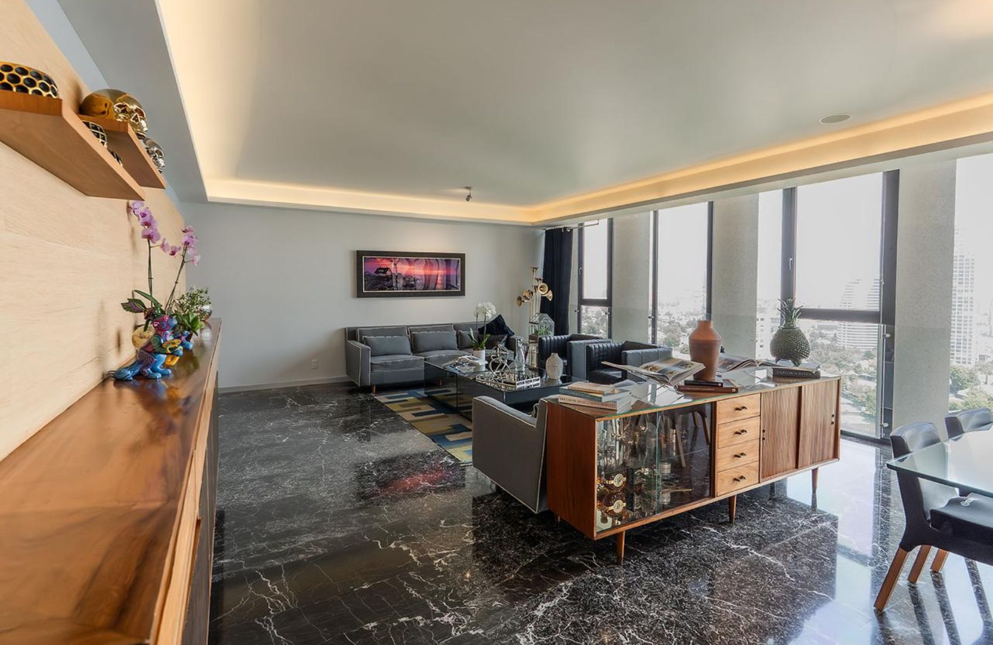 383 m2 apartment with family room, maids room, laundry area, 30 amenities, 13,000 m2 of green areas, in Fuentes del Pedregal, for sale