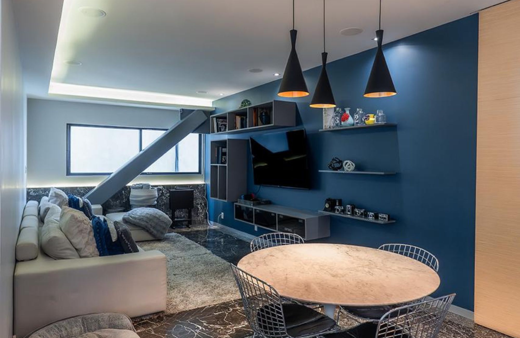 383 m2 apartment with family room, maids room, laundry area, 30 amenities, 13,000 m2 of green areas, in Fuentes del Pedregal, for sale