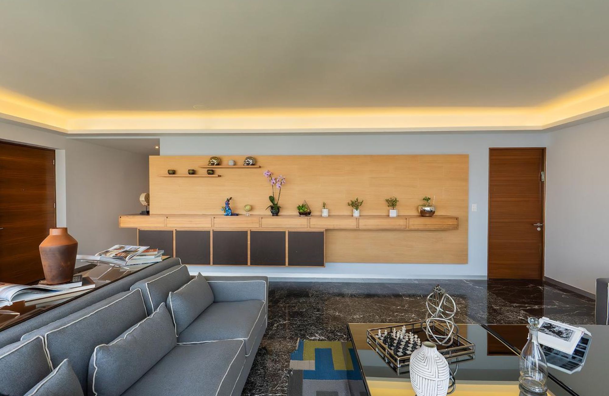 383 m2 apartment with family room, maids room, laundry area, 30 amenities, 13,000 m2 of green areas, in Fuentes del Pedregal, for sale