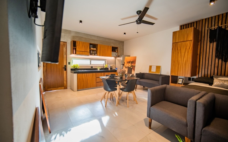 Apartment close to the beach and 5TH AVE, rooftop pool, for sale, priced to sell