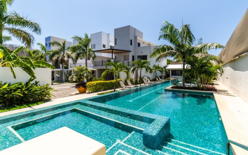 Furnished house with spacious terrace and pool in a gated community, for sale