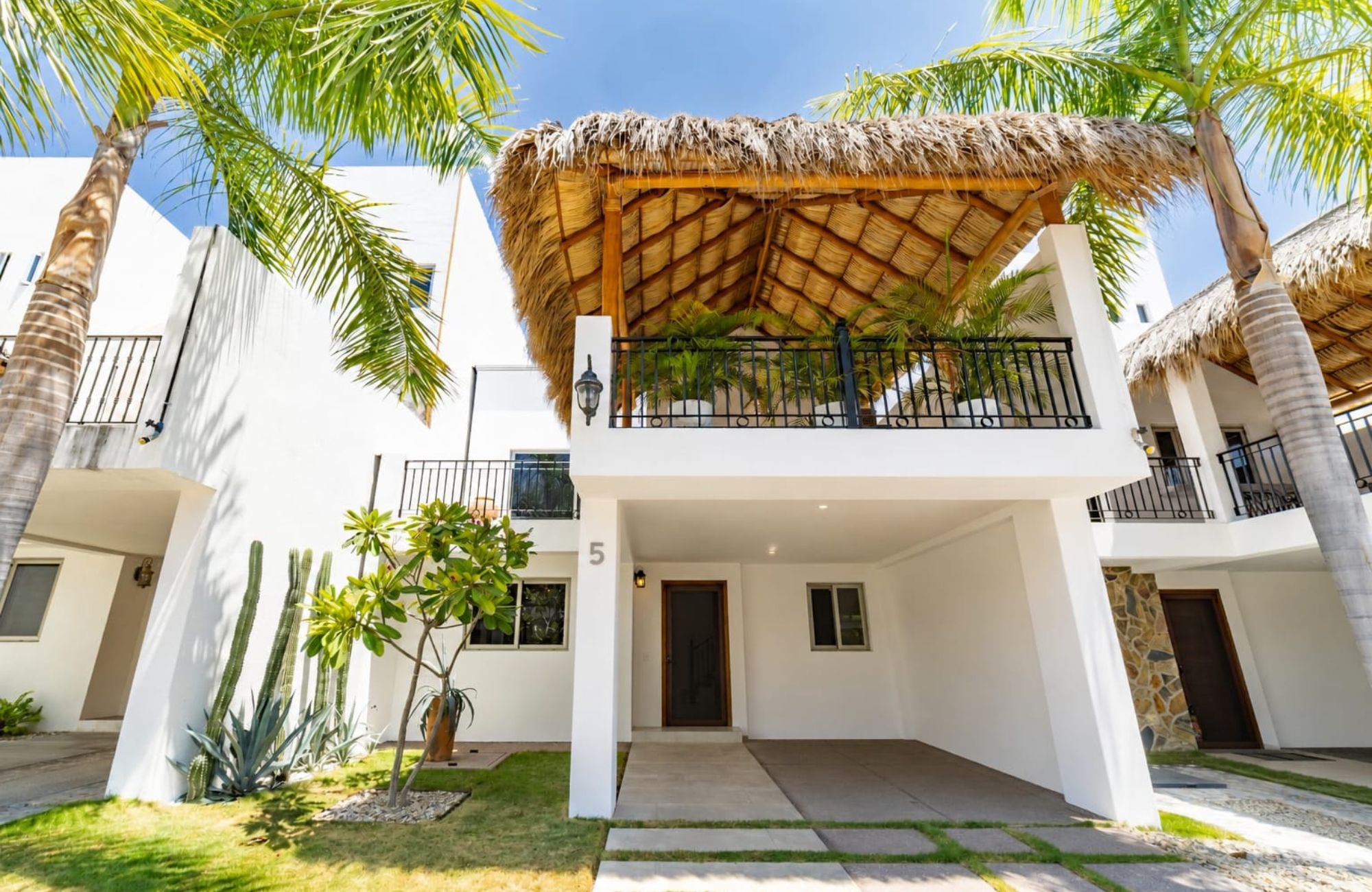 House with Terrace and Private Pool for Sale, La Mina Puerto &Aacute;ngel, Oaxaca