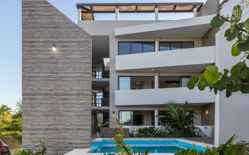 Spacious condo with rooftop ocean views, for sale