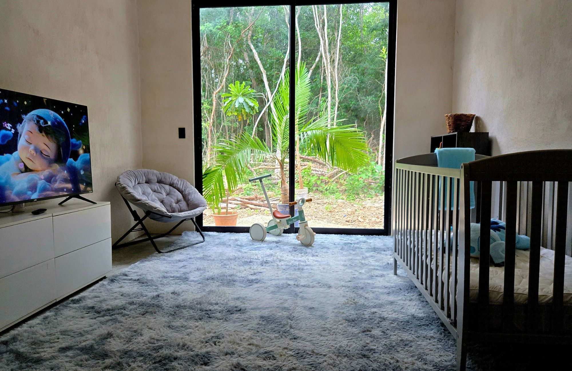 Luxury house with private pool, Green views, clubhouse with sports fields, in gated community Aqua, Cancun, for sale.