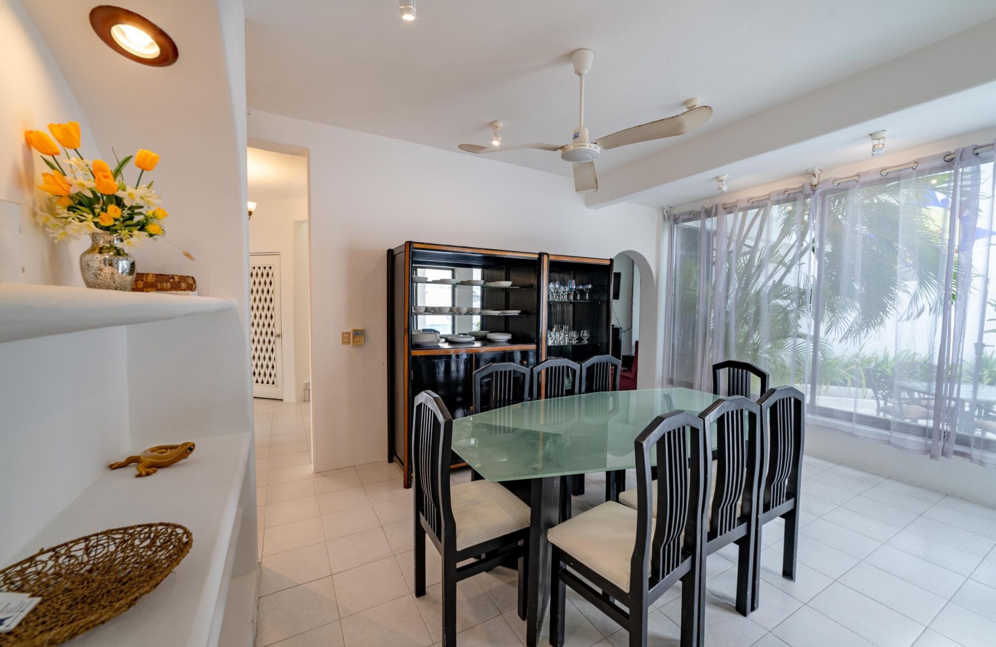 Casa con alberca, terraza, doble altura, sala de tv, en venta Sector O, Huatulco