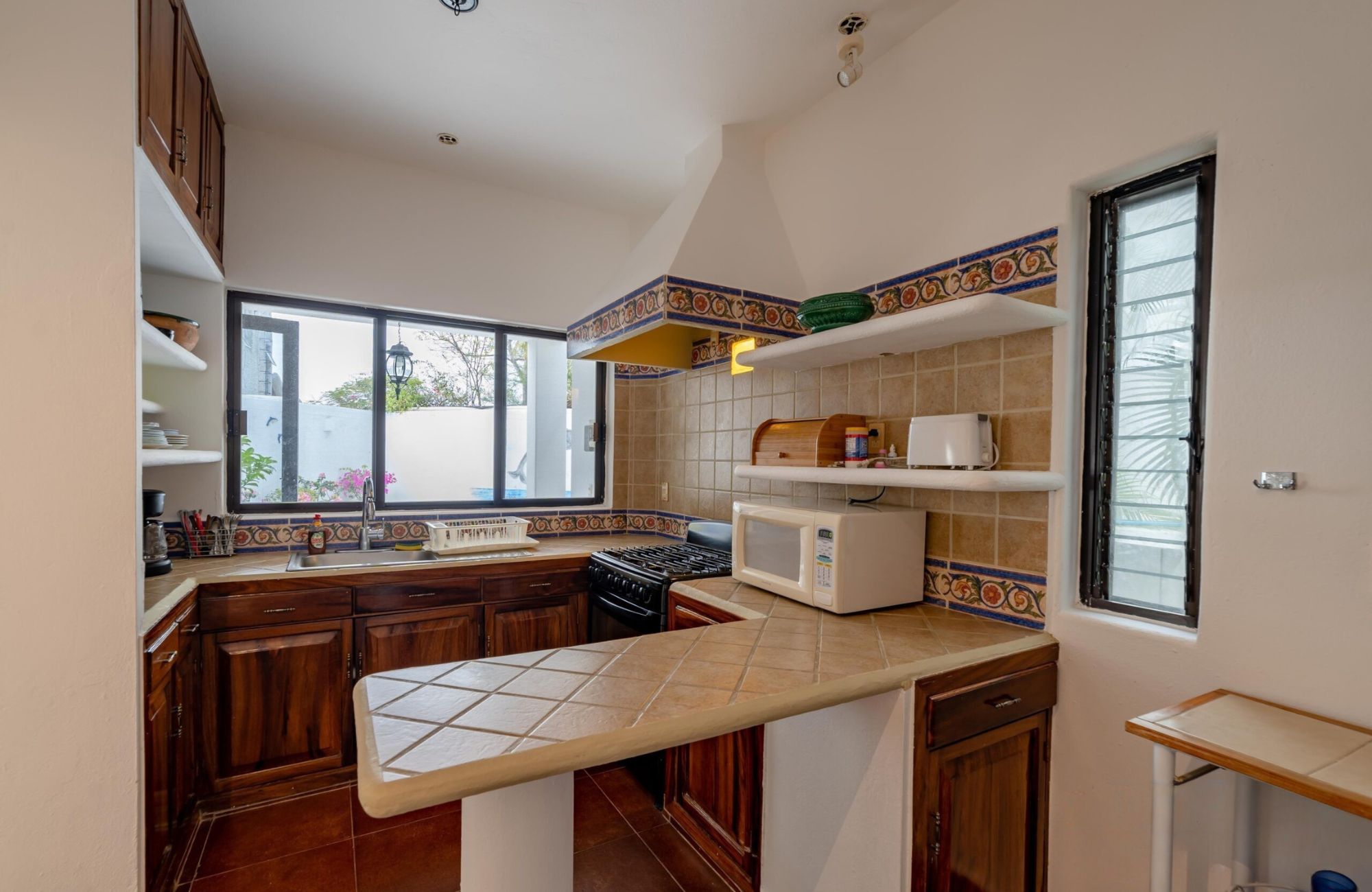 Casa con alberca, terraza, doble altura, sala de tv, en venta Sector O, Huatulco