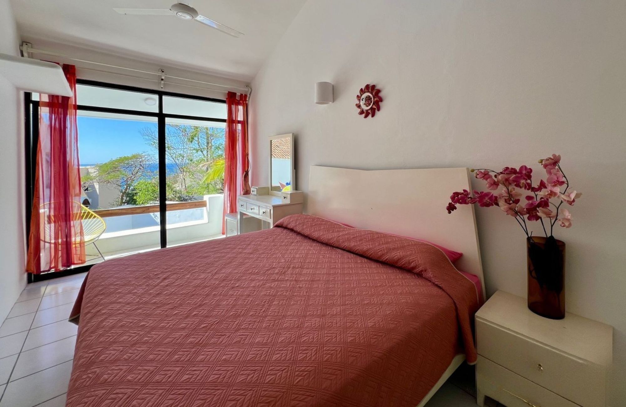 Casa con alberca, terraza, doble altura, sala de tv, en venta Sector O, Huatulco