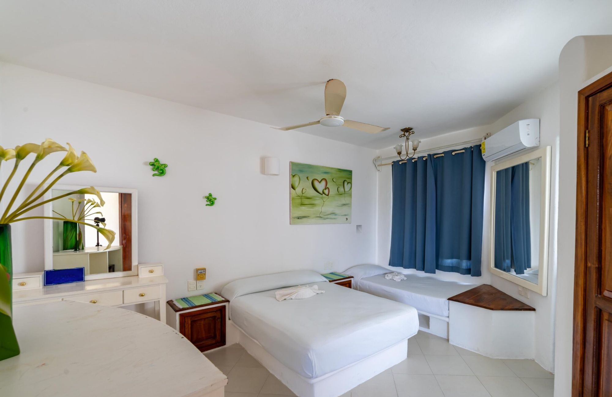 Casa con alberca, terraza, doble altura, sala de tv, en venta Sector O, Huatulco