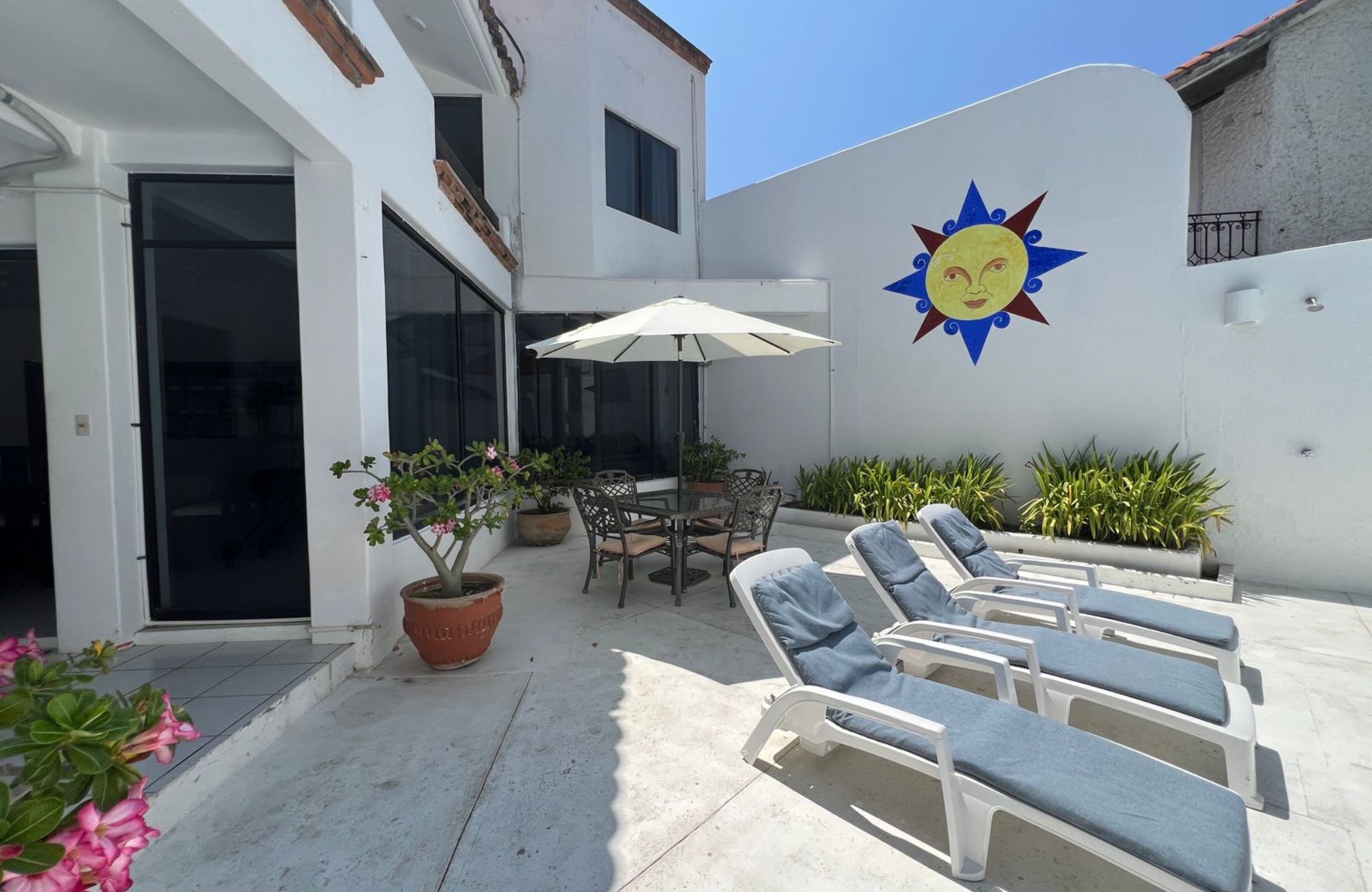 Casa con alberca, terraza, doble altura, sala de tv, en venta Sector O, Huatulco