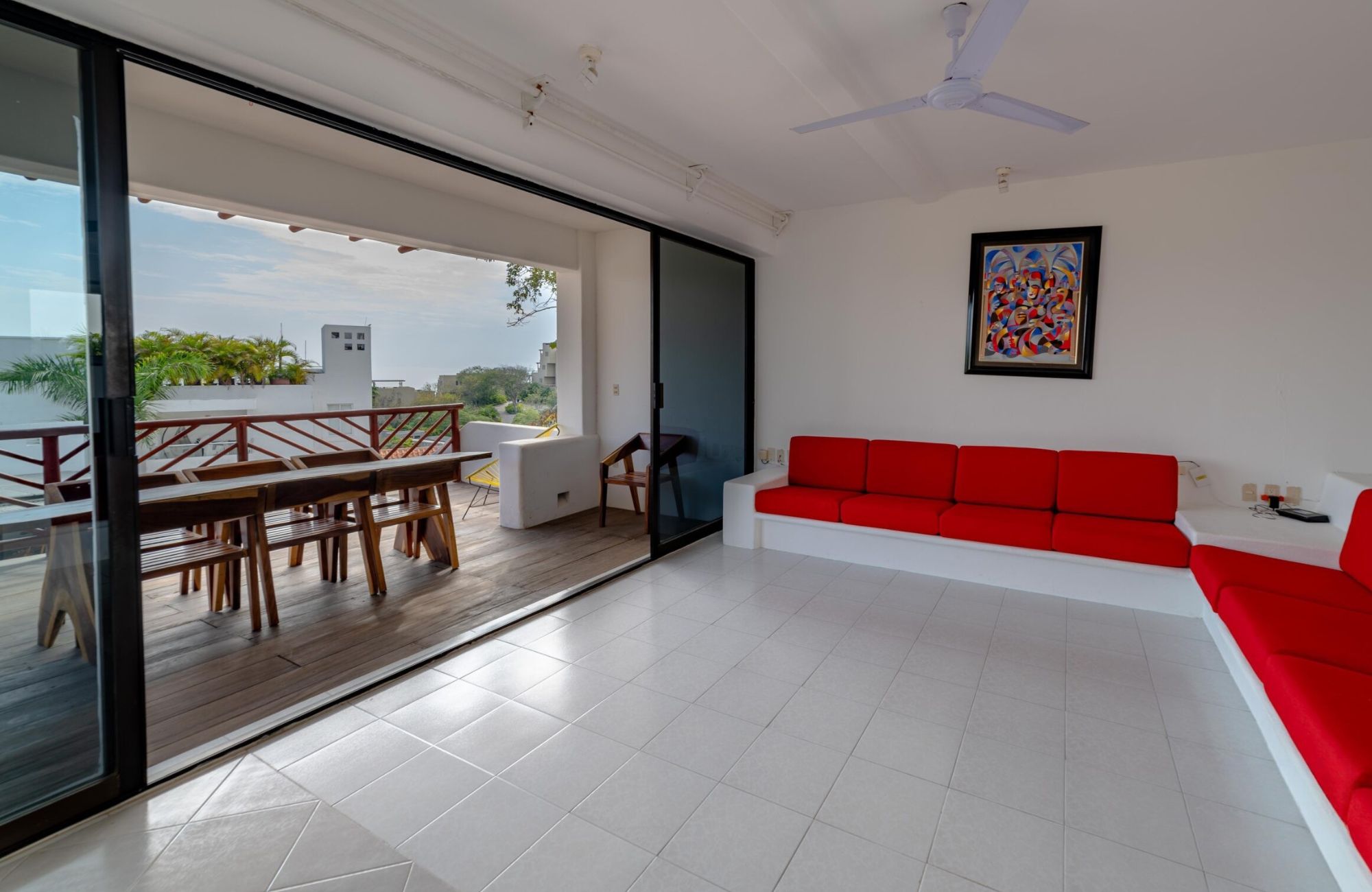 Casa con alberca, terraza, doble altura, sala de tv, en venta Sector O, Huatulco