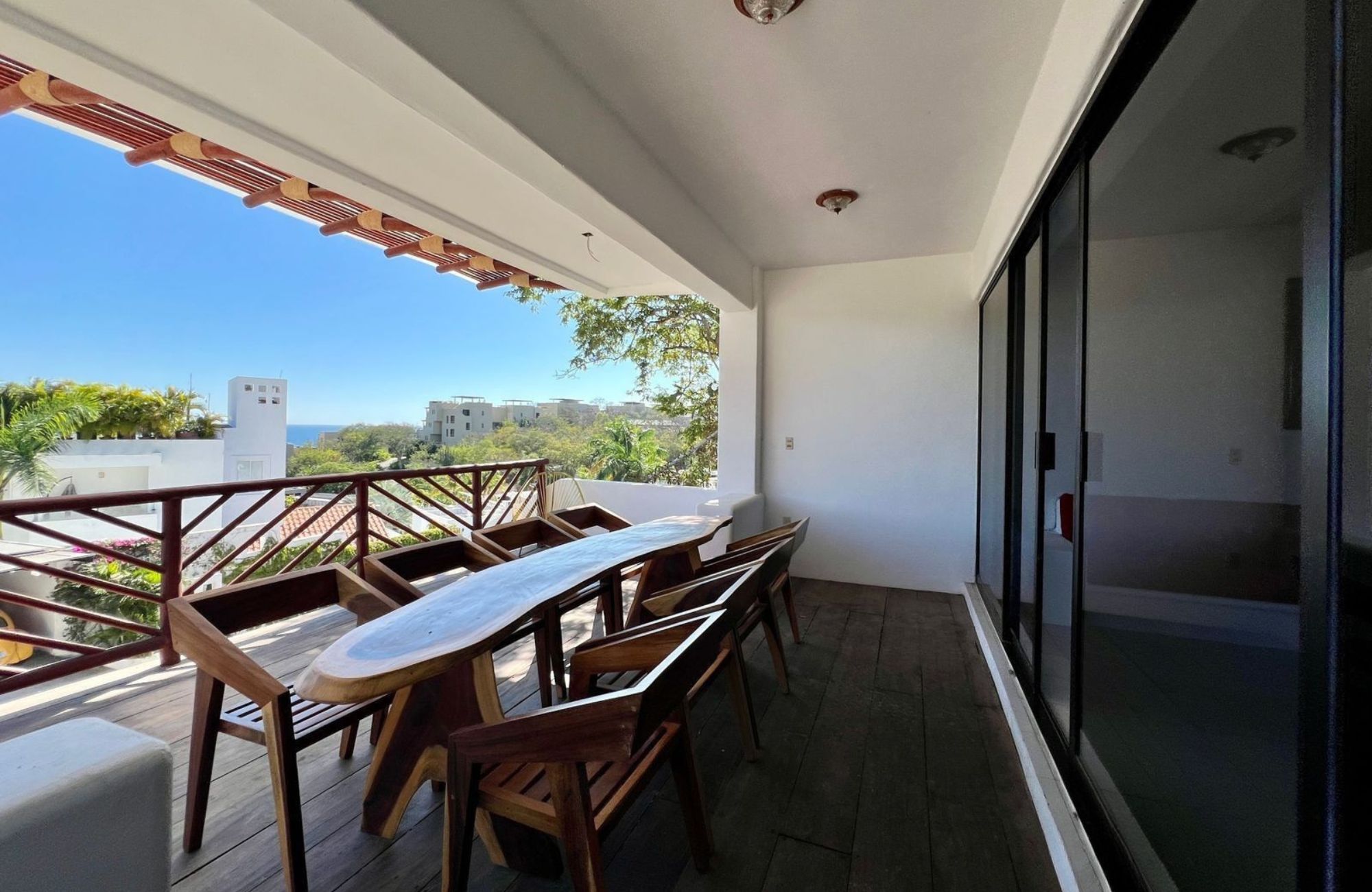 Casa con alberca, terraza, doble altura, sala de tv, en venta Sector O, Huatulco