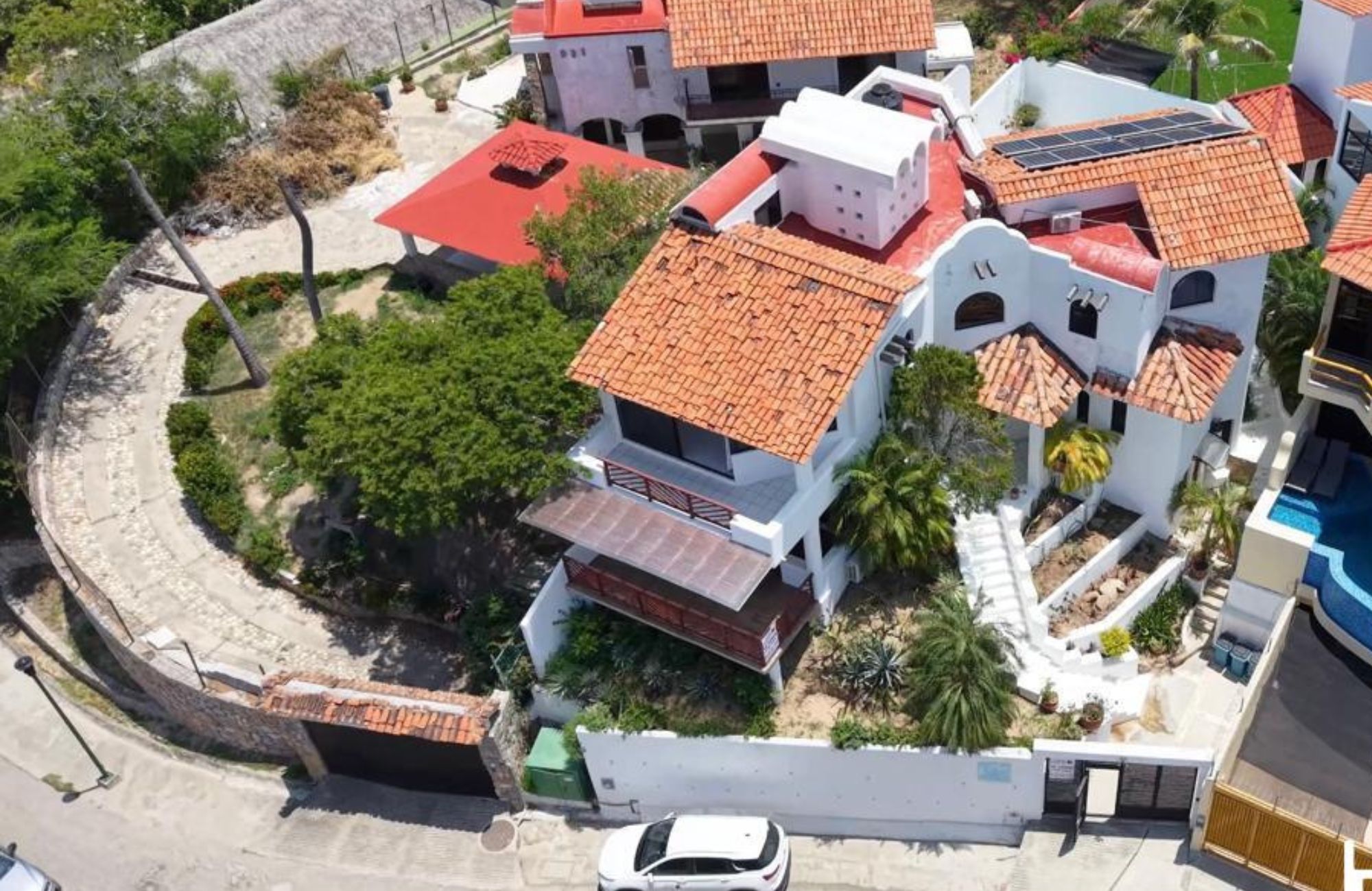 Casa con alberca, terraza, doble altura, sala de tv, en venta Sector O, Huatulco