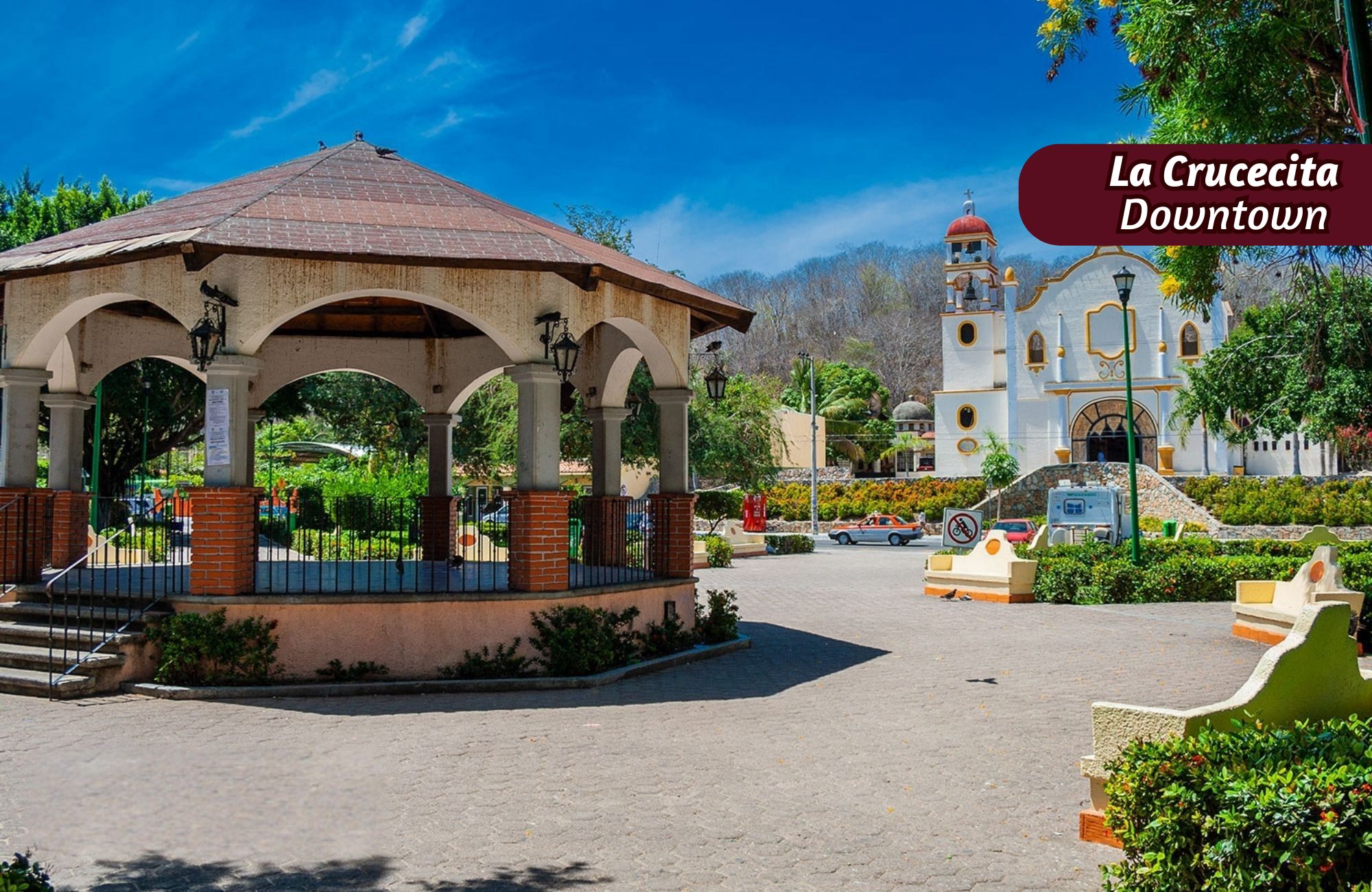 Casa con alberca, terraza, doble altura, sala de tv, en venta Sector O, Huatulco