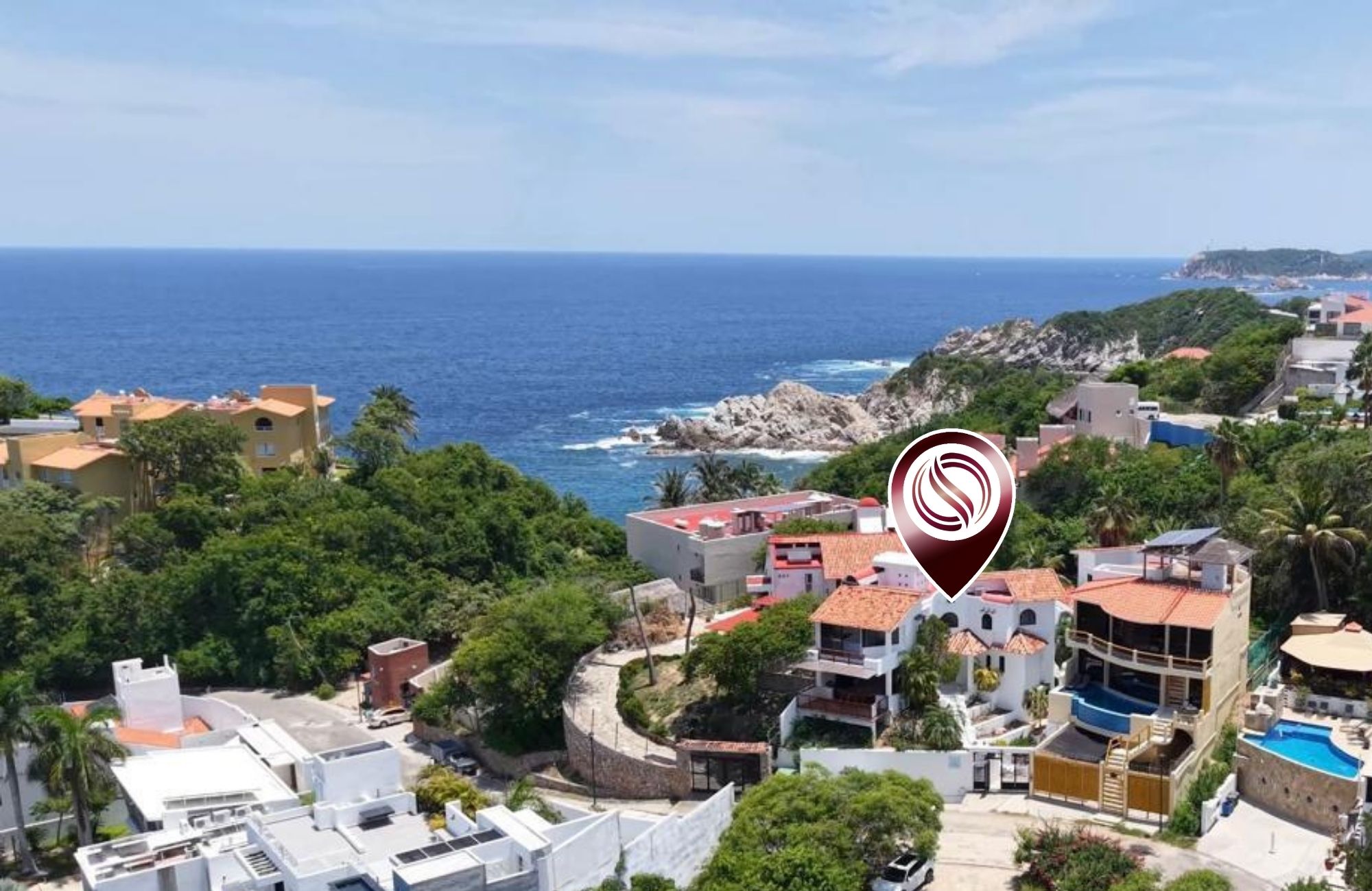 Casa con alberca, terraza, doble altura, sala de tv, en venta Sector O, Huatulco