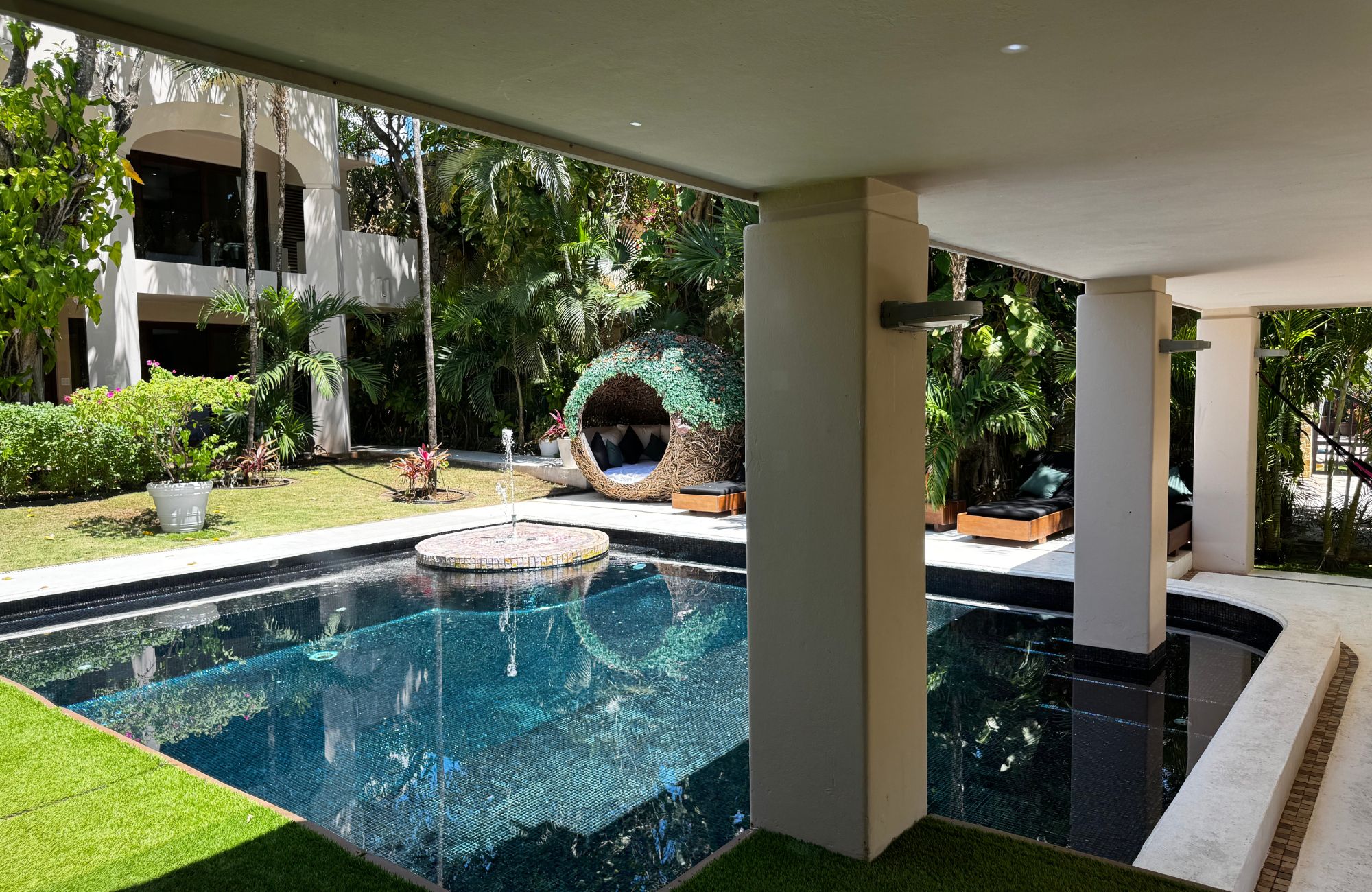 Luxury residence steps from the beach with golf course access, for sale