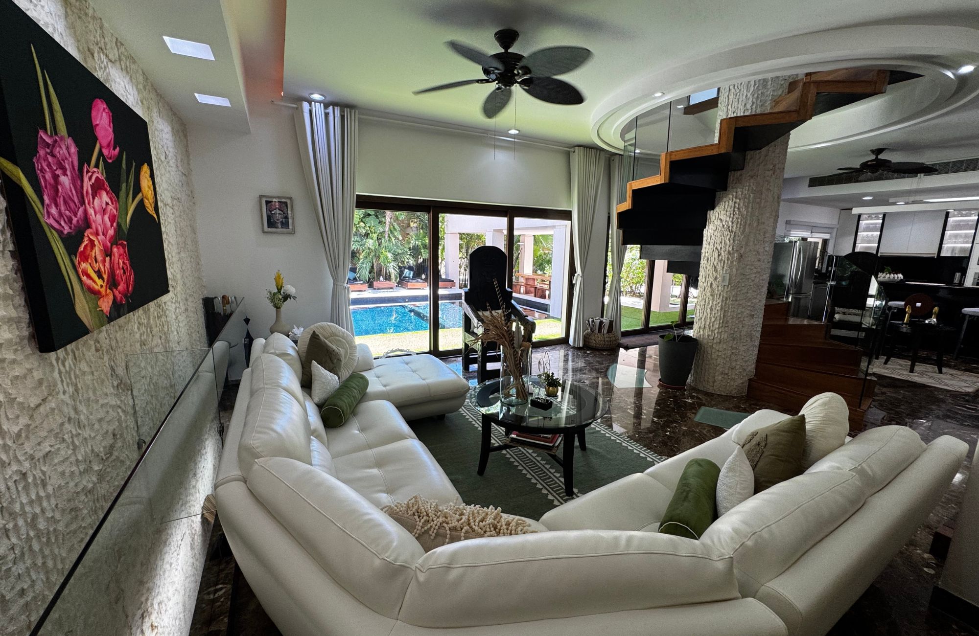 Luxury residence steps from the beach with golf course access, for sale