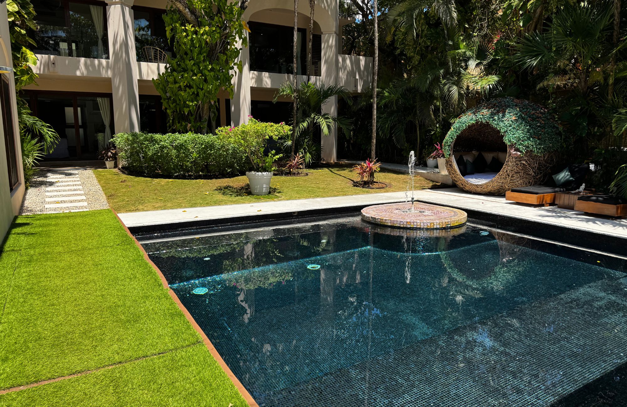 Luxury residence steps from the beach with golf course access, for sale