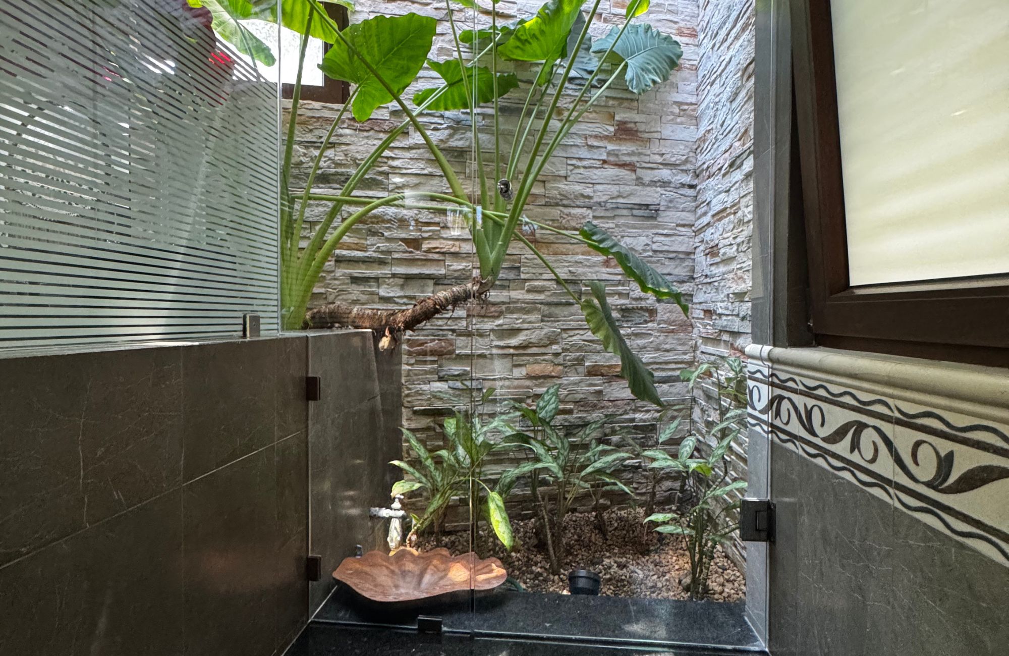 Luxury residence steps from the beach with golf course access, for sale