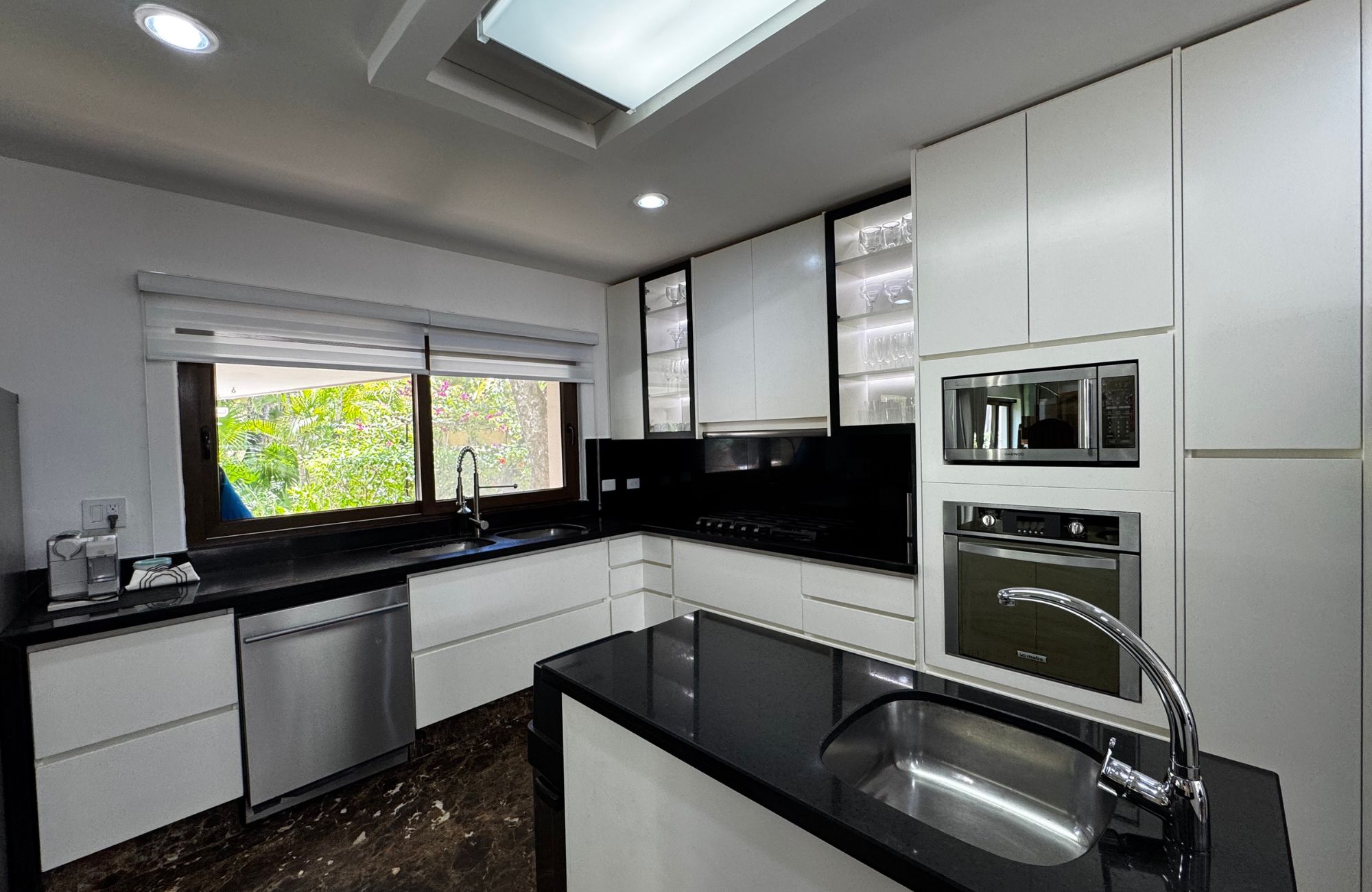 Luxury residence steps from the beach with golf course access, for sale