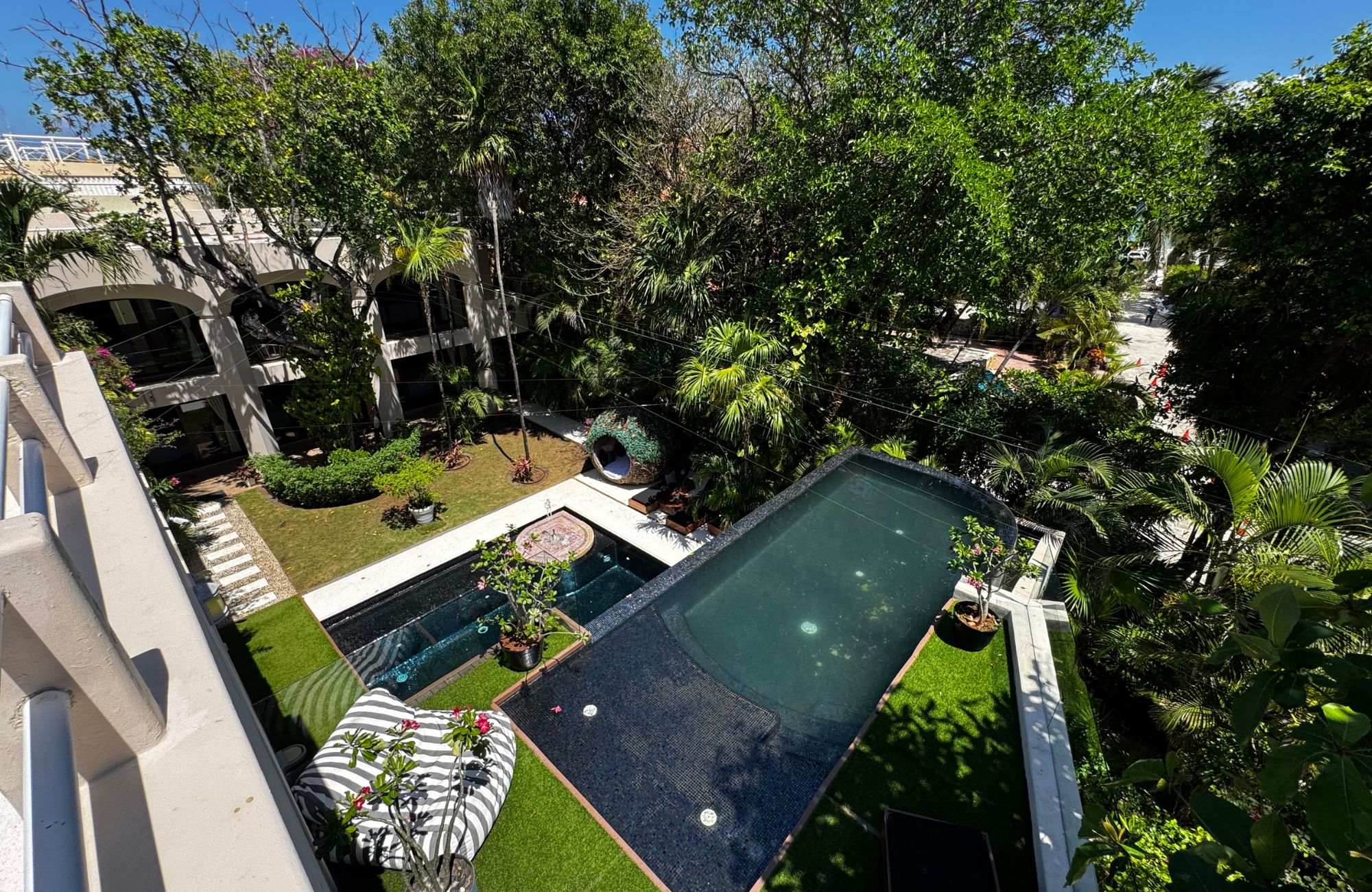Luxury residence steps from the beach with golf course access, for sale