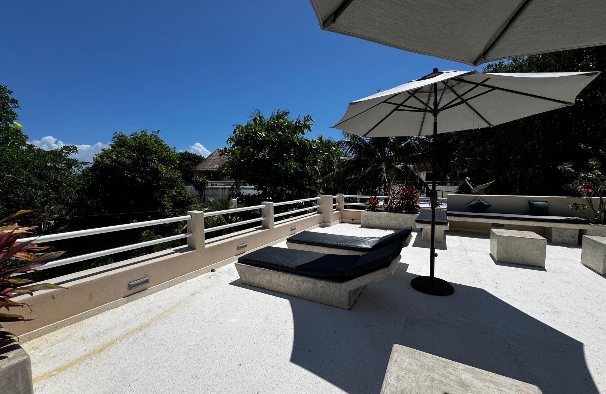 Luxury residence steps from the beach with golf course access, for sale
