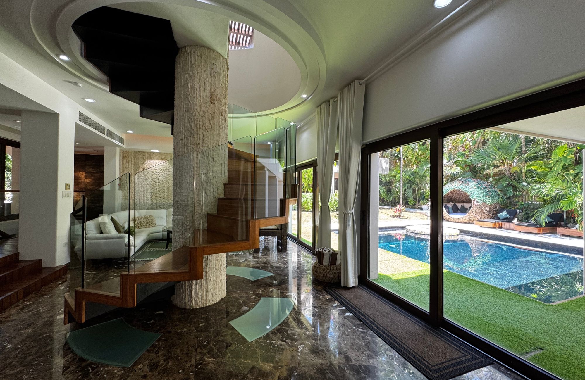 Luxury residence steps from the beach with golf course access, for sale
