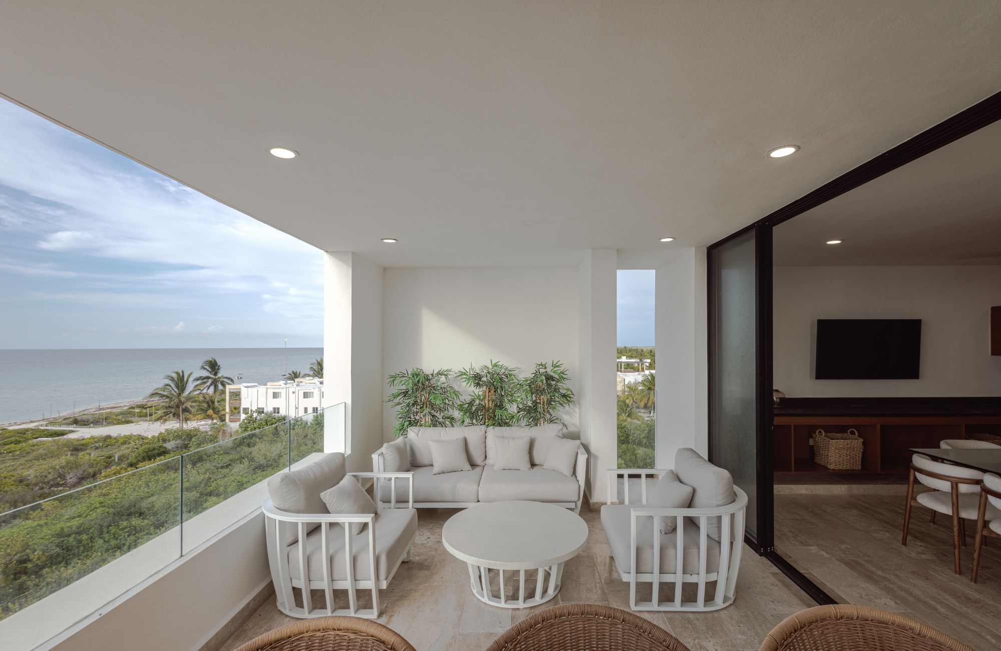 Condo de lujo con terraza y alberca privada, en venta, Xcanat&uacute;n, M&eacute;rida.