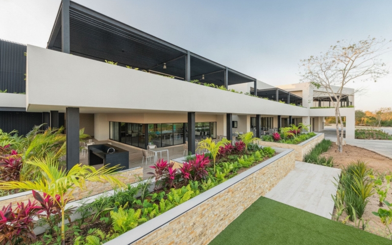 Residential lot in a community with a golf course and clubhouse, for sale