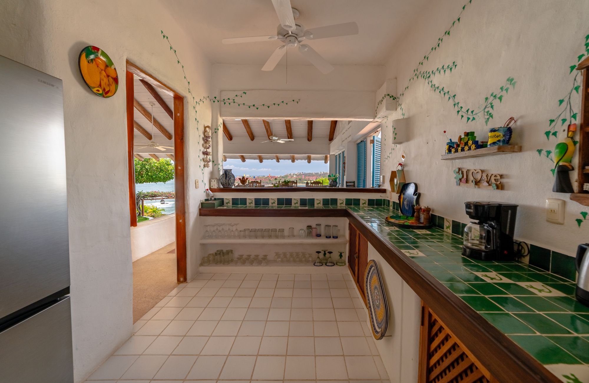 House with ocean view, beach access, large lot, in Residencial Conejos for sale