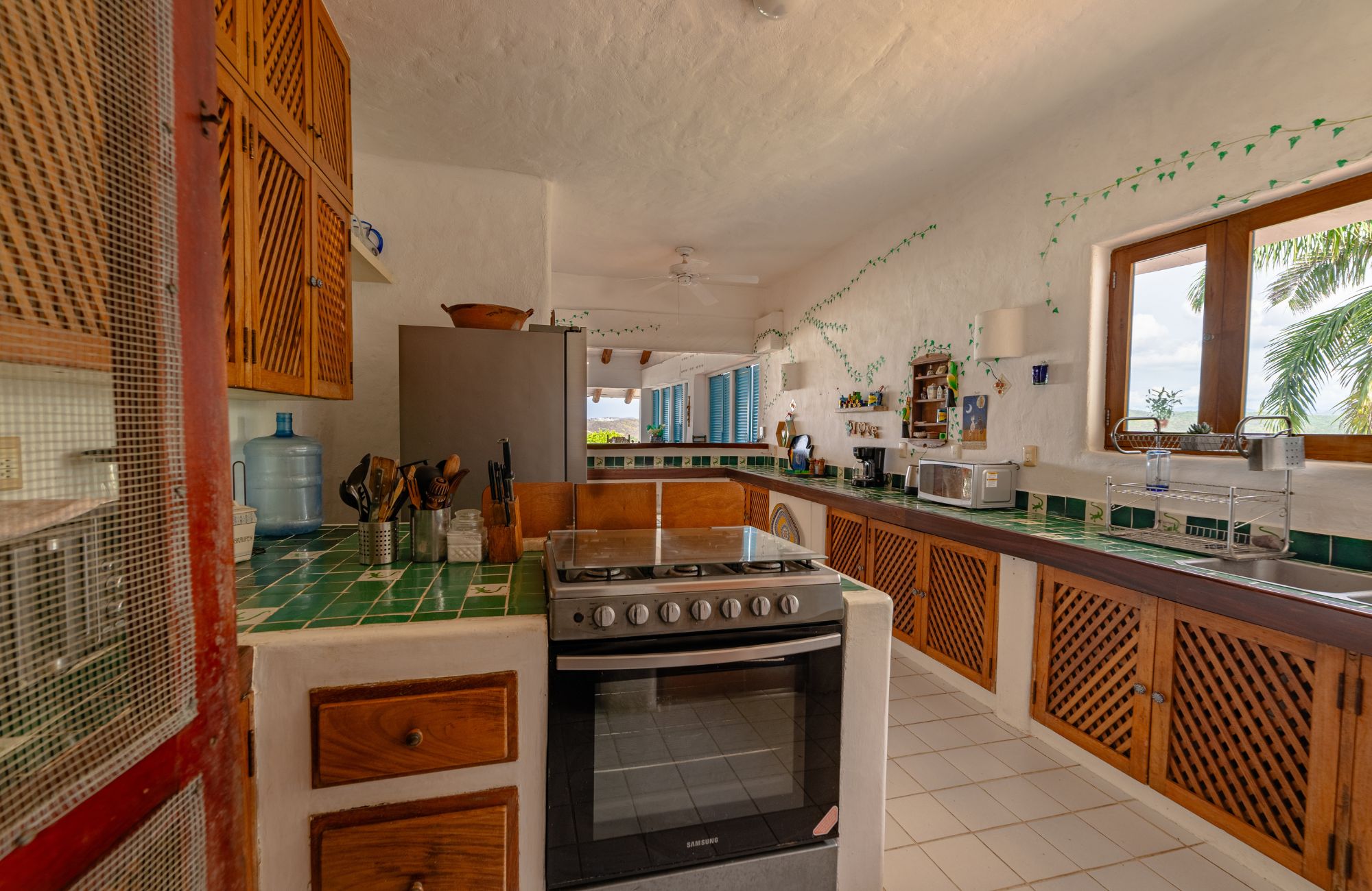 House with ocean view, beach access, large lot, in Residencial Conejos for sale