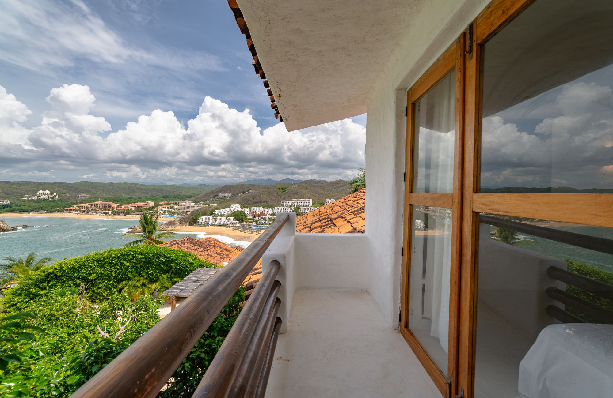 House with ocean view, beach access, large lot, in Residencial Conejos for sale