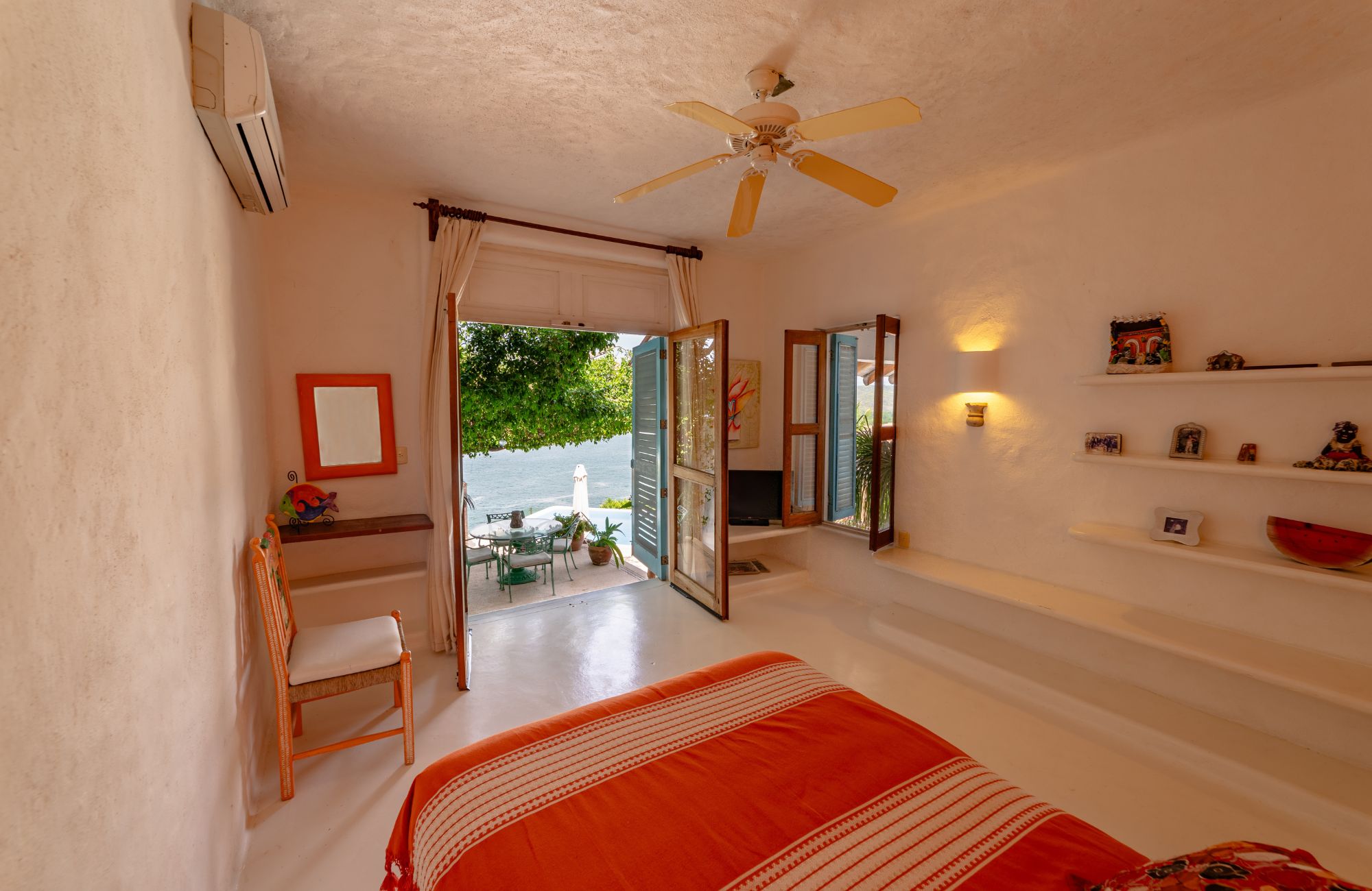 House with ocean view, beach access, large lot, in Residencial Conejos for sale