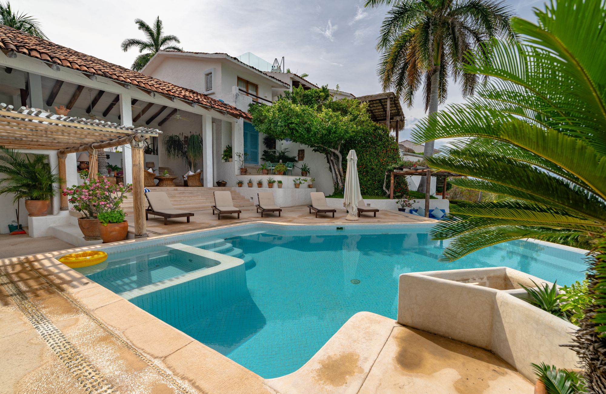 House with ocean view, beach access, large lot, in Residencial Conejos for sale