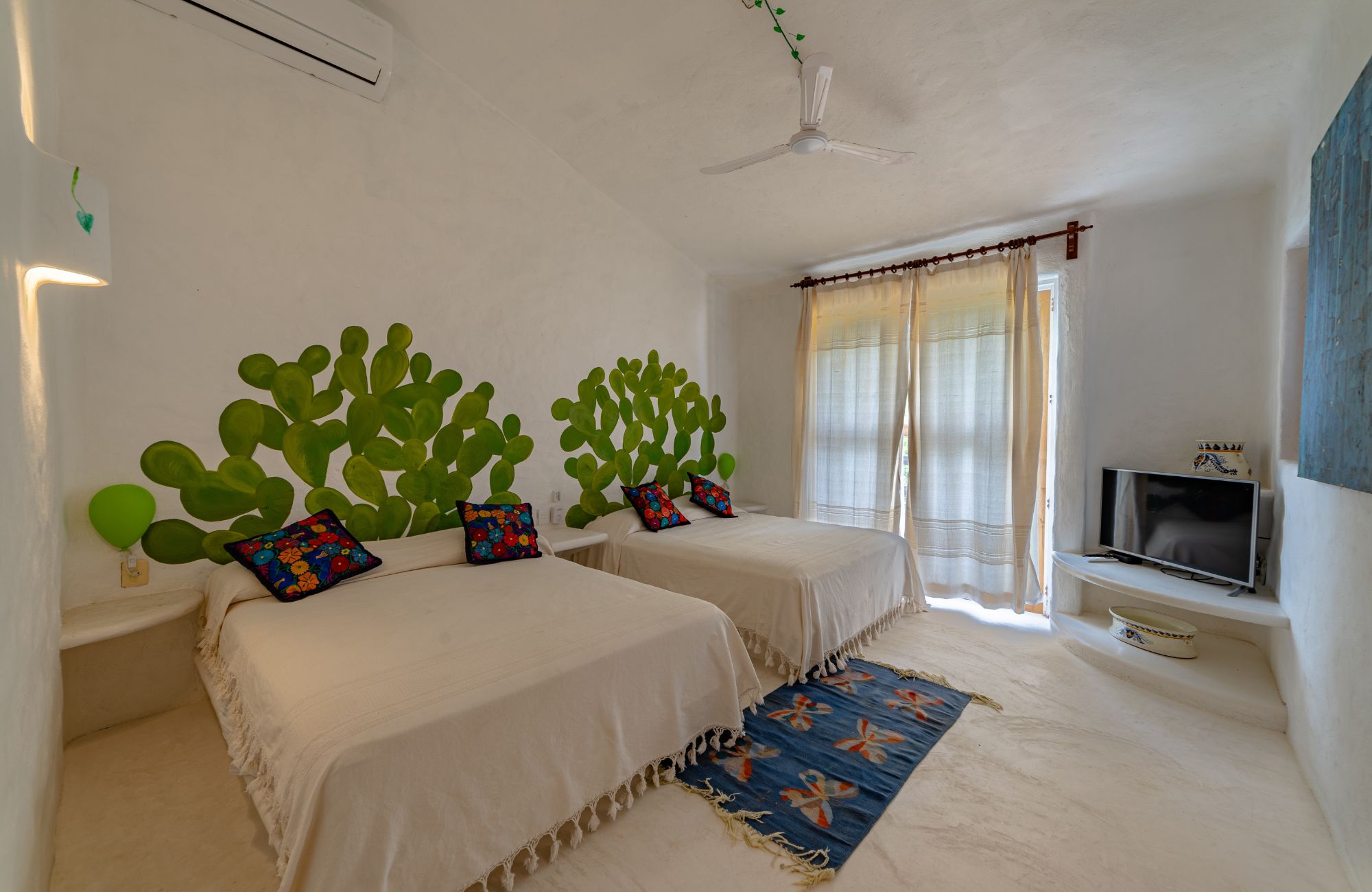 House with ocean view, beach access, large lot, in Residencial Conejos for sale