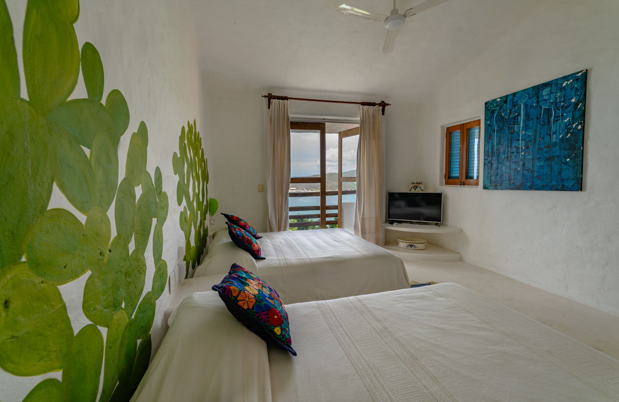 House with ocean view, beach access, large lot, in Residencial Conejos for sale