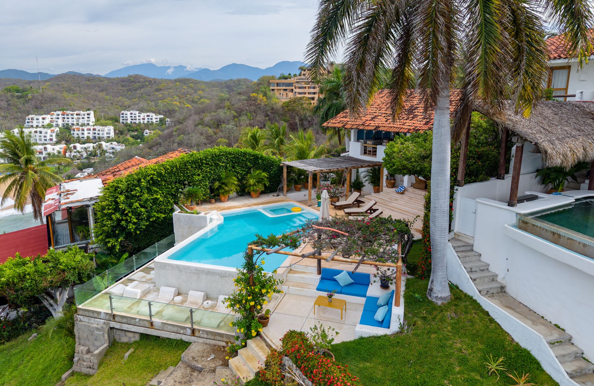 House with ocean view, beach access, large lot, in Residencial Conejos for sale