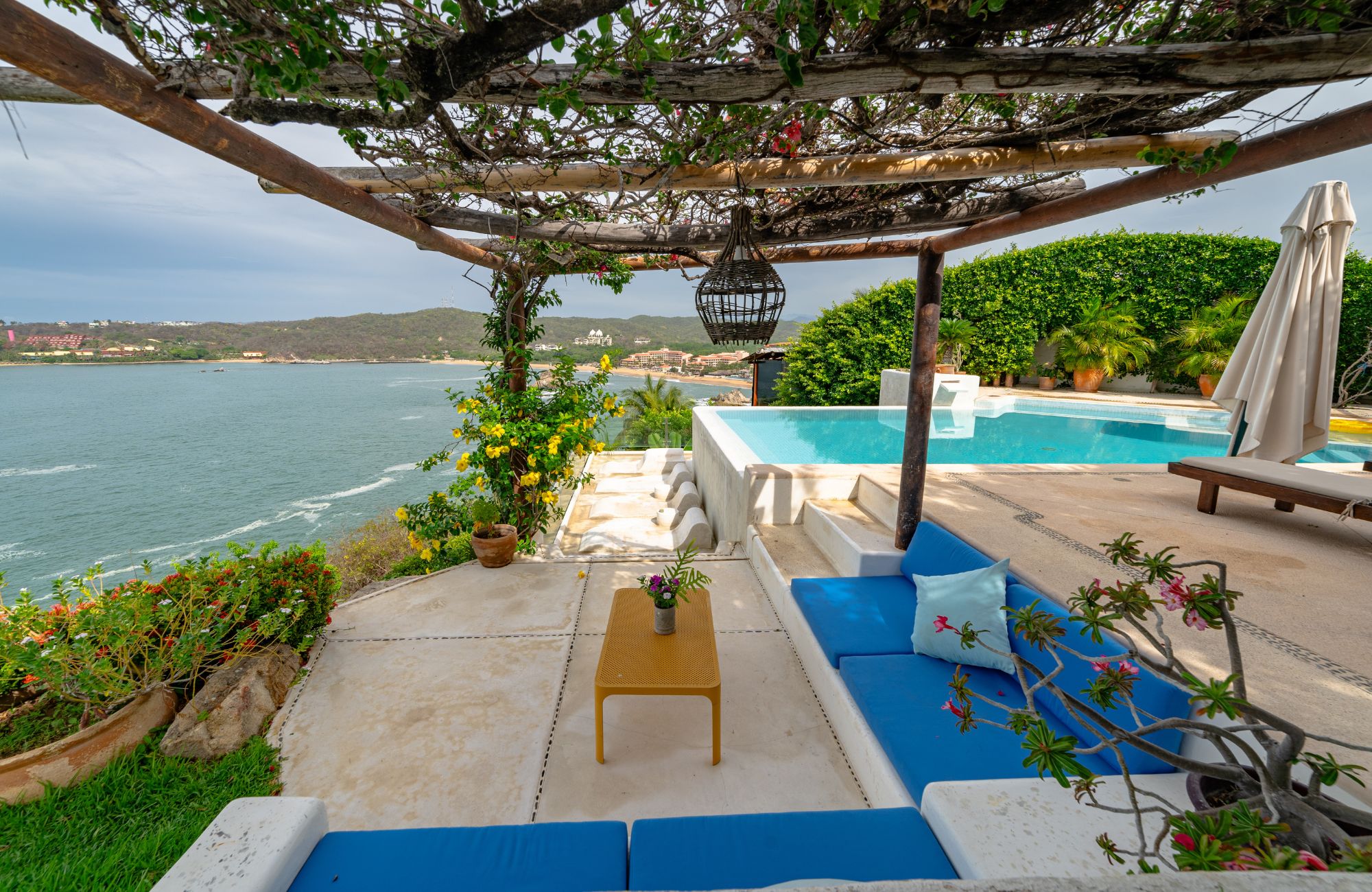 House with ocean view, beach access, large lot, in Residencial Conejos for sale