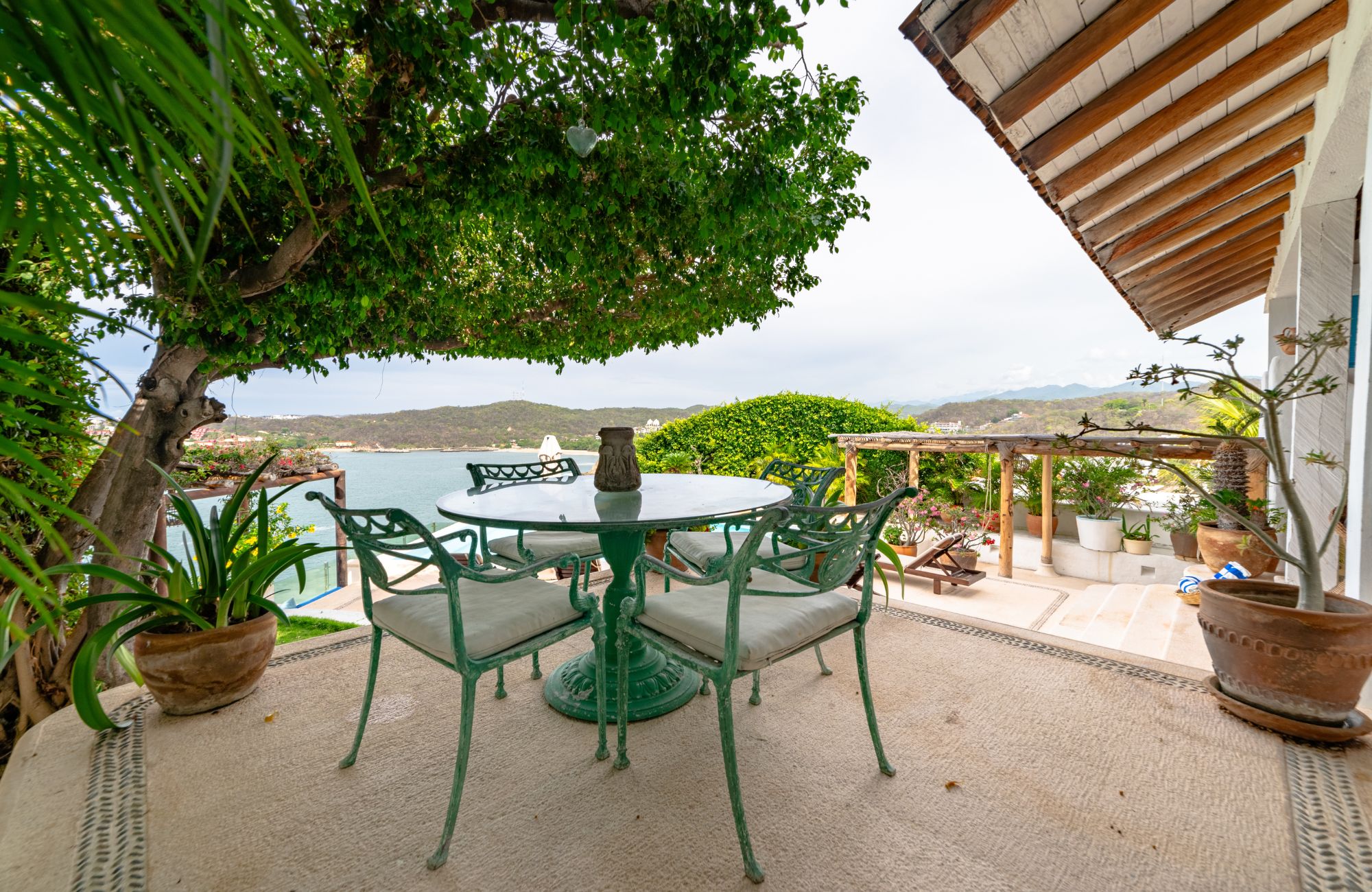 House with ocean view, beach access, large lot, in Residencial Conejos for sale